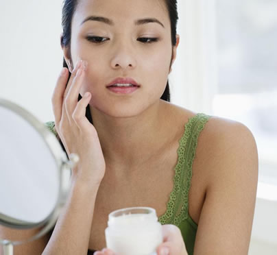 面霜什么时候用:面霜早上用好还是晚上用好 面霜什么时候用:面霜早上用好还是晚上用好