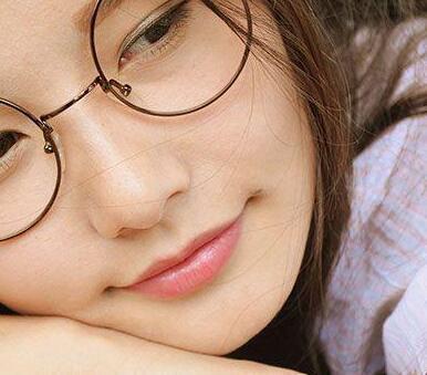 脸部下垂:4步按摩操防止脸部下垂 脸部下垂:4步按摩操防止脸部下垂