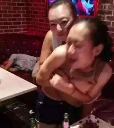 美女这是穿了她妈的裤子吧【搞笑图文】 美女这是穿了她妈的裤子吧【搞笑图文】