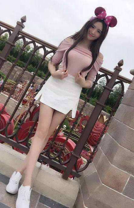 紧身小短裤女人穿它才有韵味：没有男人不喜欢的