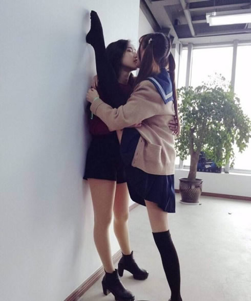 一字马练习方法 一字马注意事项 一字马图片欣赏