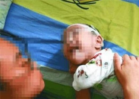 宝爸一举动致孩子脖断很多人还做（图）