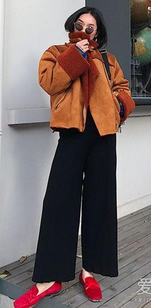 穿腻了甜美风?14款撞色搭配帅气过新年(组图) 穿腻了甜美风?14款撞色搭配帅气过新年(组图)