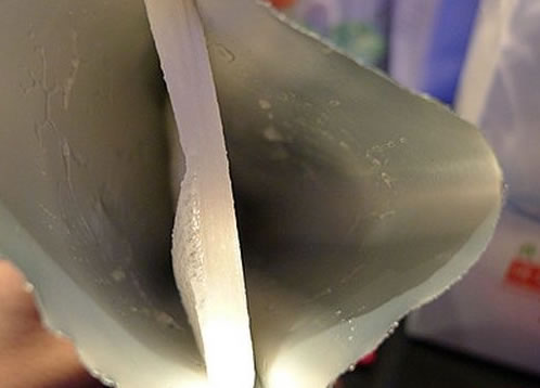 揭秘:面膜里的水作用竟是这样(图) 揭秘:面膜里的水作用竟是这样(图)