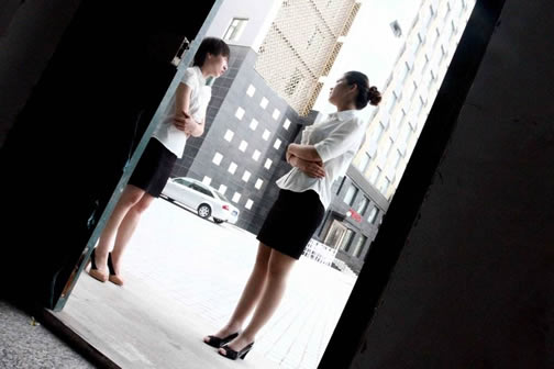 售楼女曝行业内幕 老百姓震惊:售楼美女这样说 售楼女曝行业内幕 老百姓震惊:售楼美女这样说