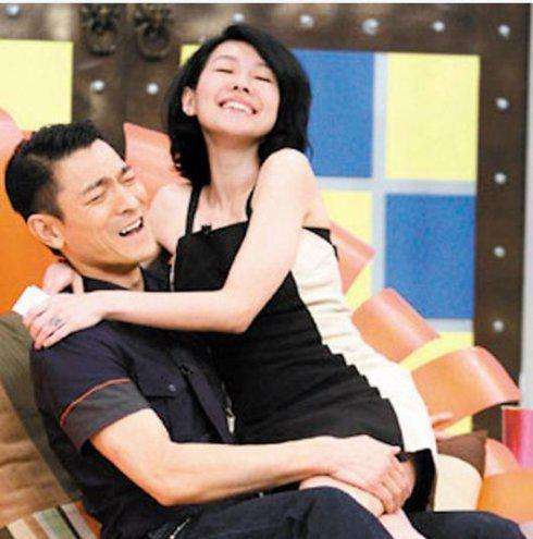 公众场合狂吃豆腐的10大女星：谁吃亏谁占便宜（图）