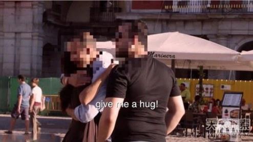 美女街头假醉测试 结果令人愤怒:实拍过程(图) 美女街头假醉测试 结果令人愤怒:实拍过程(图)