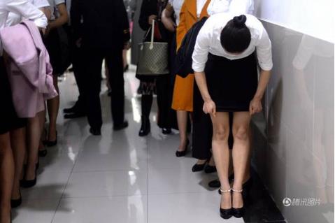 揭秘美女应聘空姐内幕 场面震惊令人脸红(组图) 揭秘美女应聘空姐内幕 场面震惊令人脸红(组图)