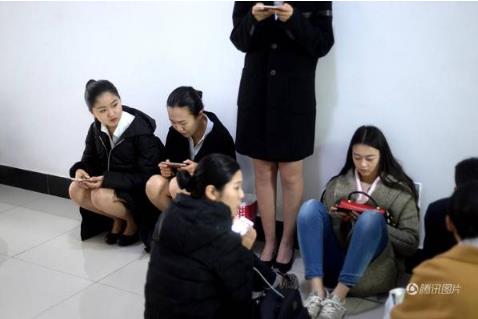 揭秘美女应聘空姐内幕 场面震惊令人脸红(组图) 揭秘美女应聘空姐内幕 场面震惊令人脸红(组图)