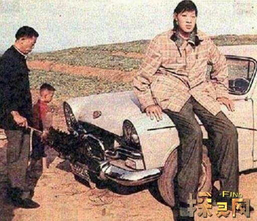 世界上最高的女人：真实身高2.5米(已逝世/照片)