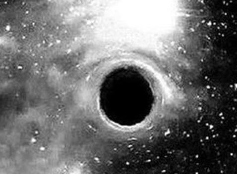 超级黑洞介绍:史上最大黑洞曝光(图) 超级黑洞介绍:史上最大黑洞曝光(图)