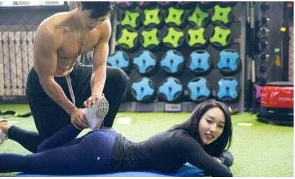 美女回过头对我说:你再不下手我就回家了 美女回过头对我说:你再不下手我就回家了