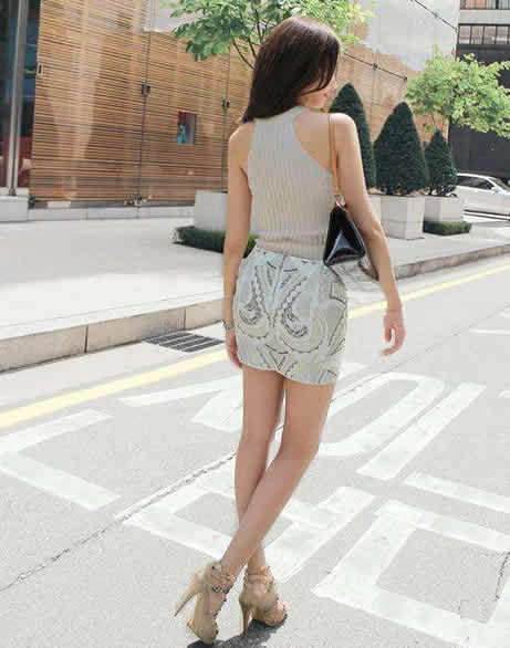 早春紧身上衣配紧身包臀裙：好身材完美展现出来了