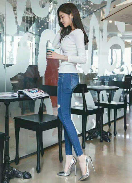 紧身裤柔和的线条2018：紧身牛子裤穿出不一样的自己