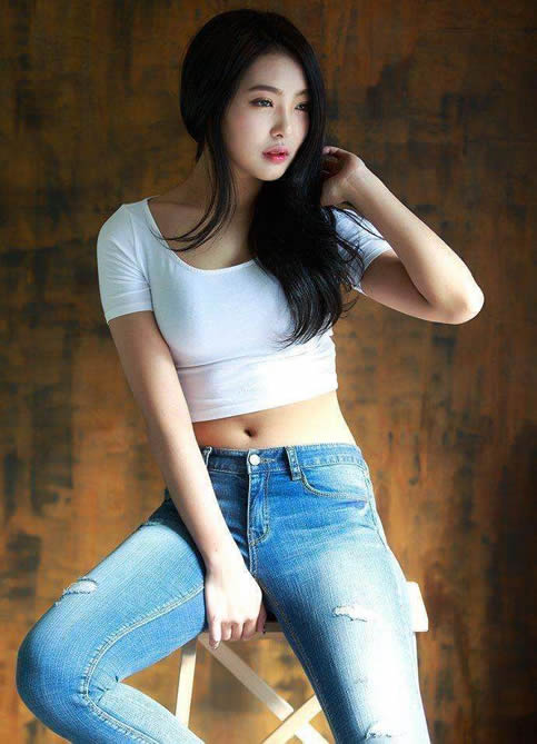 时尚牛仔紧身裤:苗条尽显迷人好身材 时尚牛仔紧身裤:苗条尽显迷人好身材