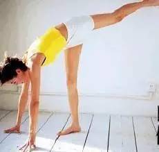 6个瑜伽减肥动作：宅女轻松局部瘦（图）