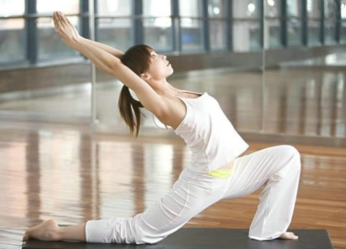 8个瑜伽动作练起来:减掉身上多余脂肪(图) 8个瑜伽动作练起来:减掉身上多余脂肪(图)