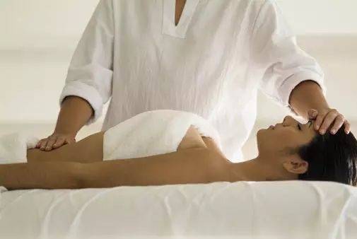 胸部下垂怎么办?只需四招快速解决(全文) 胸部下垂怎么办?只需四招快速解决(全文)