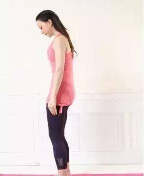 睡前10分钟减肥瑜伽：助眠瘦身效果好（步骤图）