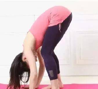 睡前10分钟减肥瑜伽：助眠瘦身效果好（步骤图）