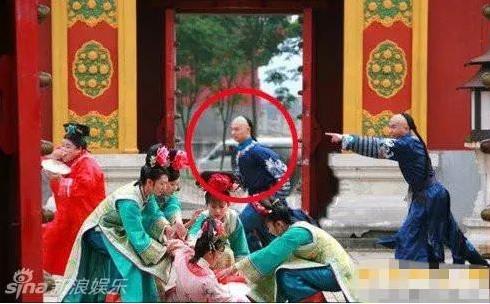 令人发笑的穿帮镜头图片：影视剧穿帮图片忍不住发笑