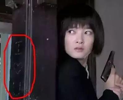 令人发笑的穿帮镜头图片：影视剧穿帮图片忍不住发笑