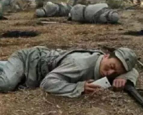 令人发笑的穿帮镜头图片：影视剧穿帮图片忍不住发笑