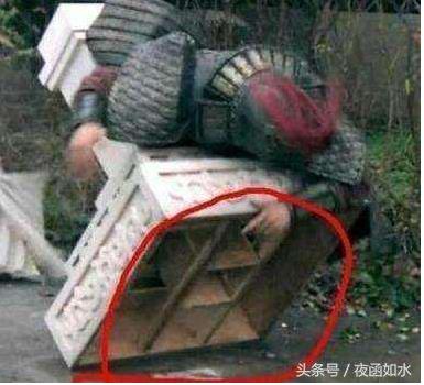 最让人无奈的穿帮镜头图片：幽默搞笑（图）