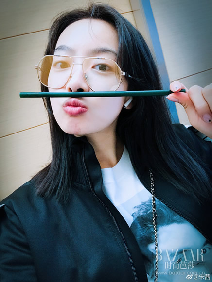 没想到!戴近视镜也能如此惊艳（图）