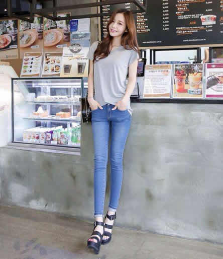 迷人紧身裤精致搭配:气质出众性感迷人(图) 迷人紧身裤精致搭配:气质出众性感迷人(图)