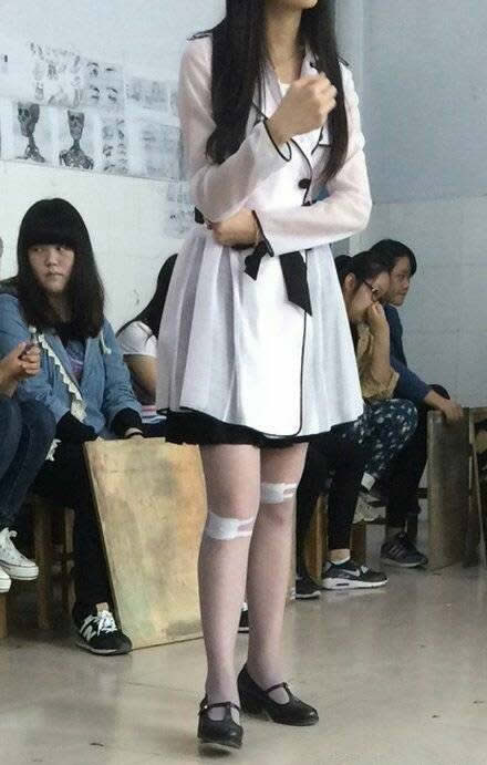 这4座大山压在妹子身上：真让人生气【搞笑图文】
