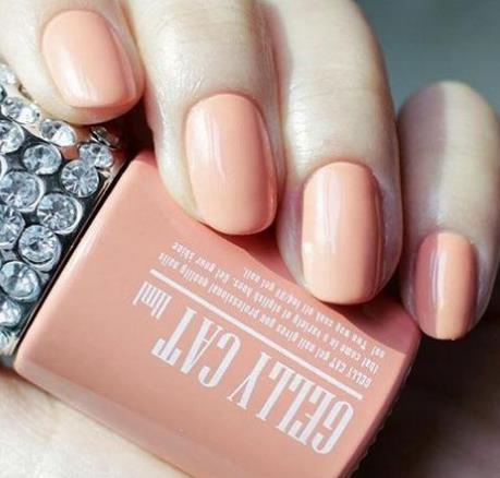 2018简约清新的春季美甲款式图片：春季美甲图片欣赏