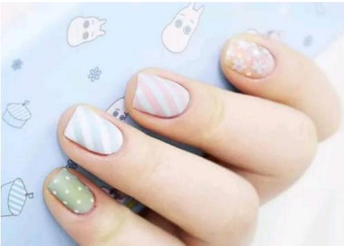 2018最新的小清新美甲款式图片：小清新美甲图片