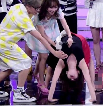 柳岩下腰走光：柳岩节目下腰惊呆众嘉宾（图）