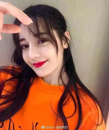 迪丽热巴的脸为何怎么看都小：越剪越美了（图）