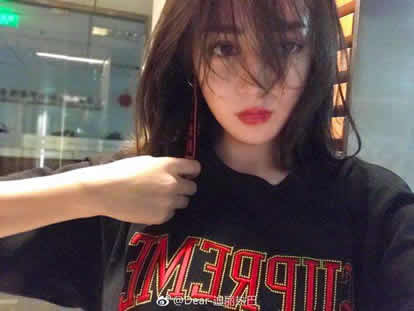 迪丽热巴的脸为何怎么看都小：越剪越美了（图）