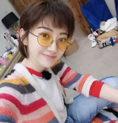 迪丽热巴的脸为何怎么看都小：越剪越美了（图）