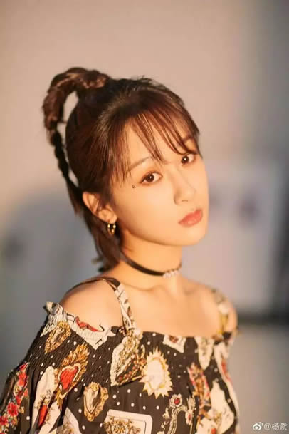 迪丽热巴的脸为何怎么看都小：越剪越美了（图）