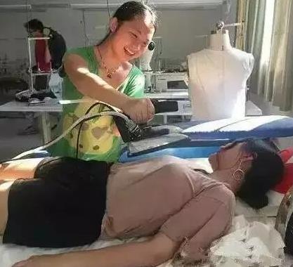 胸太大也是个累赘 不如烫平了