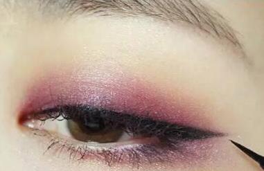 烟熏妆这样化才美 减龄易上手（图）