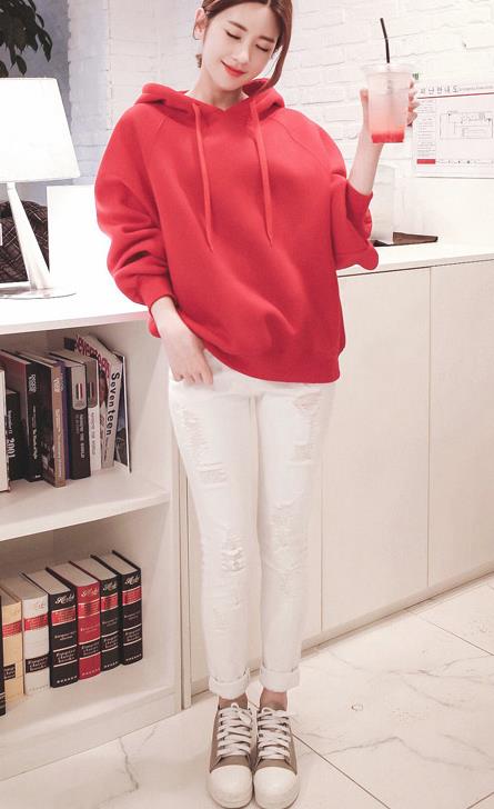 卫衣配什么裤子好看：这样搭配休闲时尚两不误