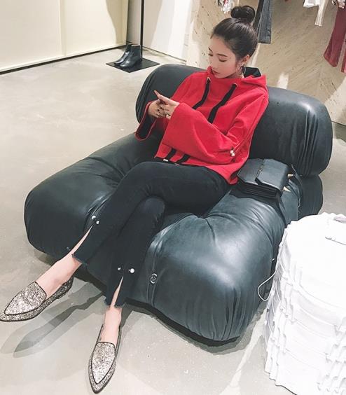 卫衣配什么裤子好看：这样搭配休闲时尚两不误