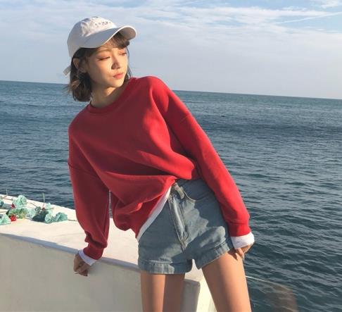 卫衣配什么裤子好看：这样搭配休闲时尚两不误