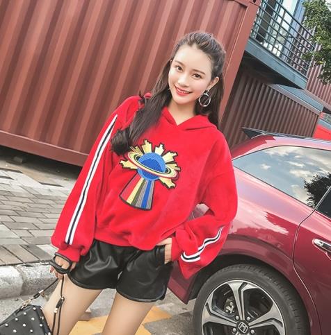 卫衣配什么裤子好看：这样搭配休闲时尚两不误