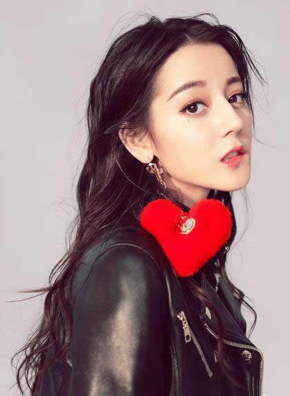 力压倪妮成亚洲最时尚面孔 热巴的永不出错妆容我服