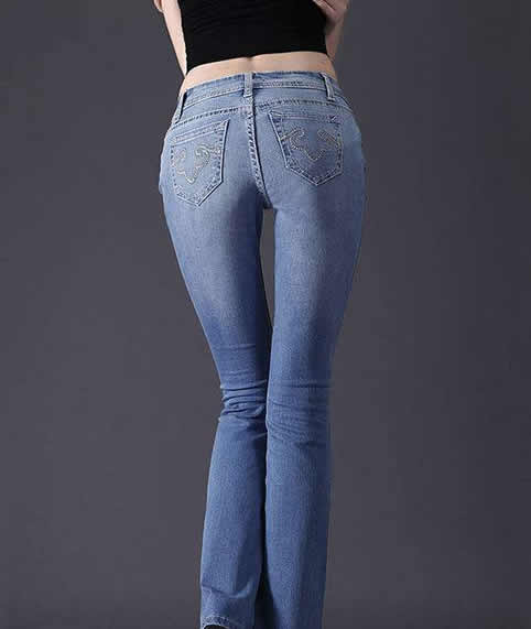 包臀紧身牛仔裤帮你显瘦高：2018春季瘦腿就靠它