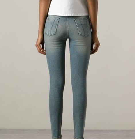 包臀紧身牛仔裤帮你显瘦高：2018春季瘦腿就靠它