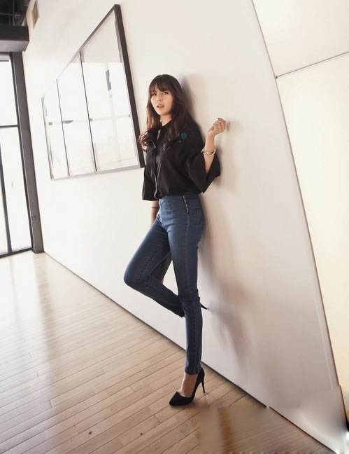 包臀紧身牛仔裤帮你显瘦高：2018春季瘦腿就靠它