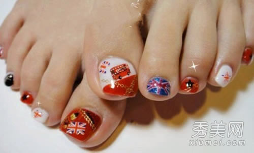 美脚趾甲图片：精致女人10款美脚甲必备