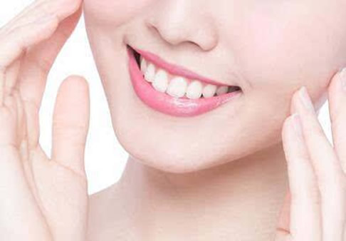 这物涂在牙齿上黄斑竟然消失了:黄牙变白(图) 这物涂在牙齿上黄斑竟然消失了:黄牙变白(图)